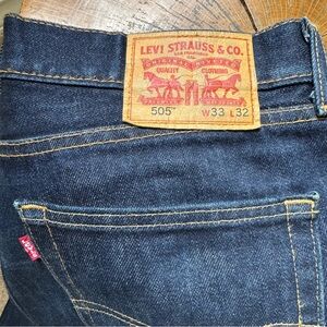 Blue Levi's 505 denim jeans 33x32 dark wash